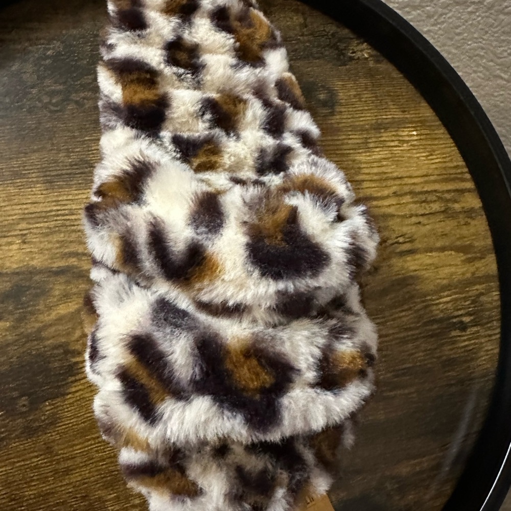 Leopard Print Faux Fur Slippers